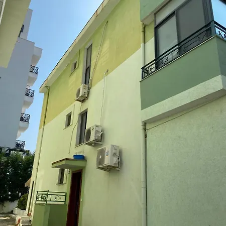 Golem Beach House 3 Floor Apartment Golem (Tirana)